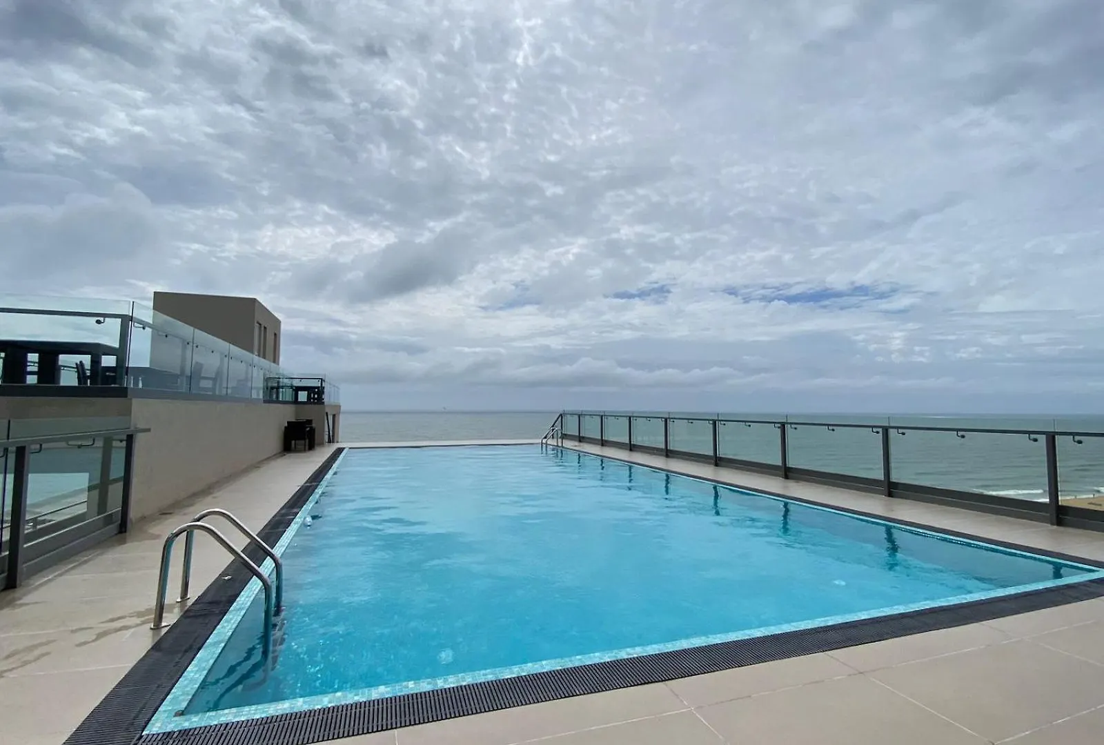 Ocean Breeze - Udaya Luxury Apartments Negombo