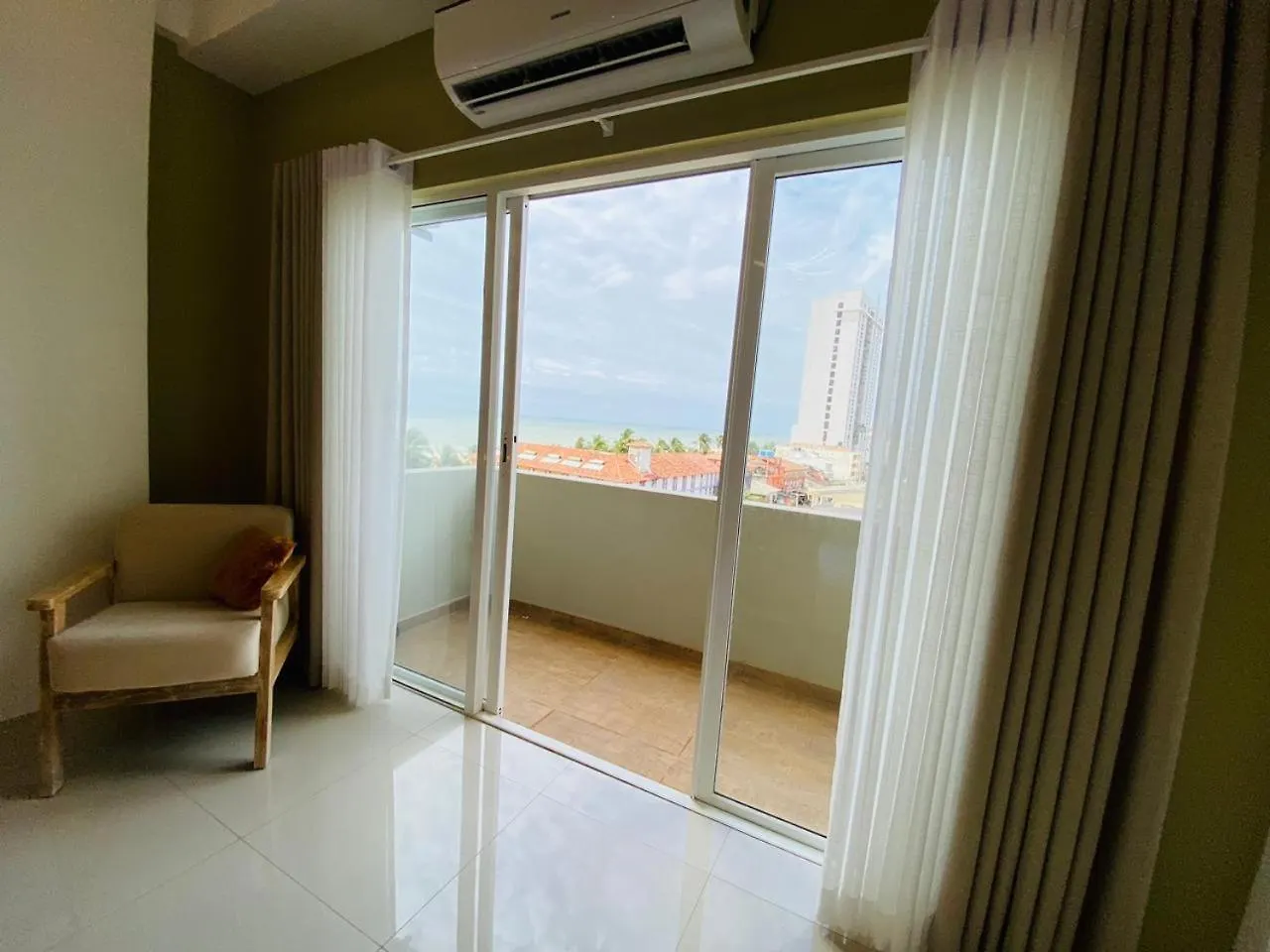 Ocean Breeze - Udaya Luxury Apartments Negombo