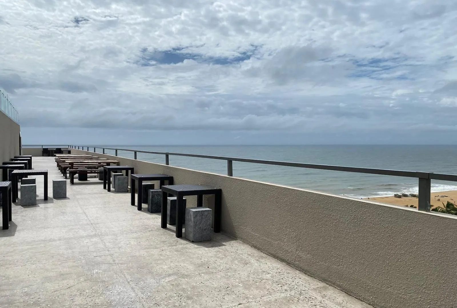 Ocean Breeze - Udaya Luxury Apartments Negombo